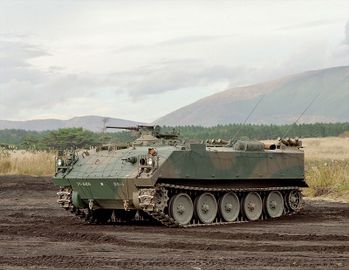 ７３式装甲車 (2).jpg