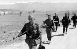 Bundesarchiv Bild, Griechenland, deutsche Infanterie auf dem Marsch.jpg