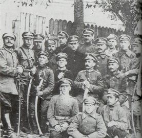 Grupa żołnierzy Pułku Jazdy Tatarskiej 1919 rok.JPG