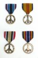 Военные медали США, из которых вырезаны символы мира. Арт-объект современного художника Еугенио Мерино..jpg