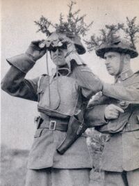Британские солдаты в камуфляже, из-за которого газетчики сравнили их с марсианами, ПМВ.jpg