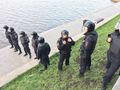 Полицейские перекрывают набережную в Екатеринбурге, 15 мая 2019 г..jpg