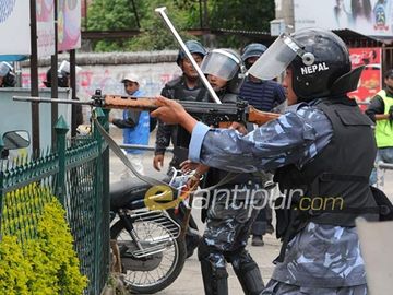 Maoists Singhadurbar picketing on sunday 10.jpg