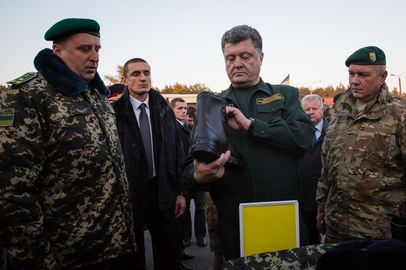 Посещение Президентом отдельной комендатуры охраны Государственной пограничной службы Украины8.jpg