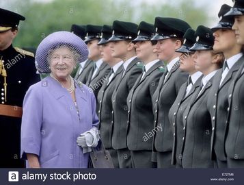 Hm-elizabeth-the-queen-mother-visits-the-womens-royal-army-corps-wracs-E727M6.jpg