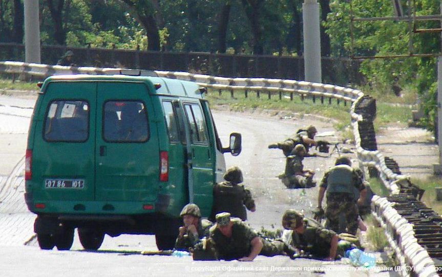 Украинские пограничники попали в засаду. Засада на пограничников Мариуполь пост мост. Нижние Аджахи Мариуполь. Мариуполь Аджахи.