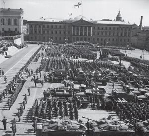 Парад військової техніки ЗС Фінляндії на центральній площі Гельсінкі, 1964 рік..jpg
