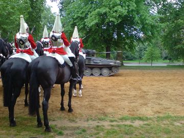 Household cavalry Hyde Park.jpg