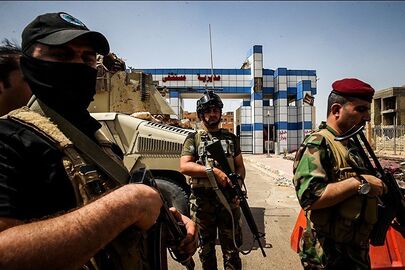 An Iraqi Special Operations Forces soldier and two Iraqi Army soldiers in Fallujah.jpg