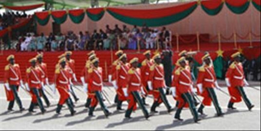 La parade militaire lors des festivités du 52e anniversaire de l’Indépendance du Burkina.jpg