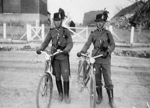 Венгерская королевская жандармерия велосипед.jpg