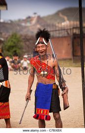 India-nagaland-longwa-konyak-naga-warrior-in-traditional-dress-holding-c7bxbx.jpg