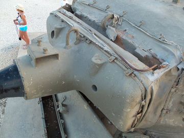 800px-Gun mantlet of the M51 tank, Har Adar.jpg