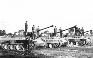 Рота трофейных немецких танков Pz.Kpfw. V «Пантера».jpg