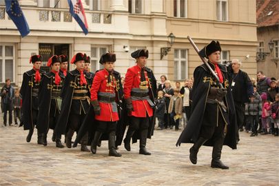Croatia zagreb events kravat-regiment guard change 003.jpg