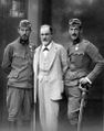 Зигмунд Фрейд вместе со своими сыновьями, 1914 или 1916 год..jpg
