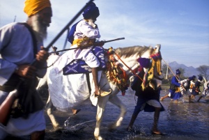 Baba Kirtan Singh crossing the Charan Ganga river during Hola Mohalla, Anandpur Sahib.jpg