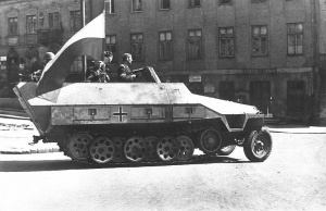 800px-Warsaw Uprising - Captured SdKfz 251 (1944).jpg