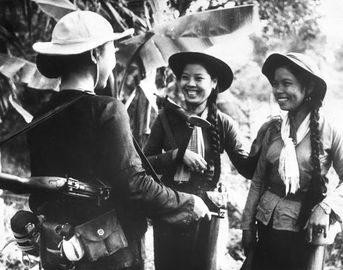 Female-viet-cong-soldiers-27.jpg