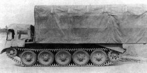 Маскировка Mk II Crusader под грузовик типа AEC, 1942 г..jpg