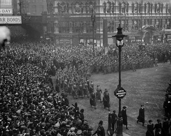 The WAACs marching in London,1918.jpg