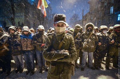 Самооборона Майдана на страже баррикад, Киев, Украина, декабрь 2013 г.jpg