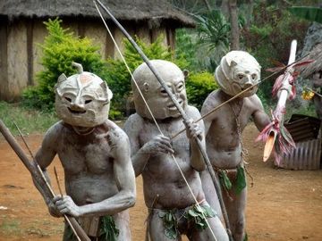 11786131-papua-new-guinea--september-16-mudmen-warriors-clasp-their-weapons-at-goroka-tribal-festival-papua-n.jpg