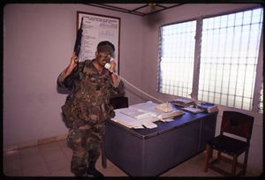 Солдат говорит по телефону в бараках панамский вооруженных сил, Сантьяго, Панама, 1980-е гг..jpg
