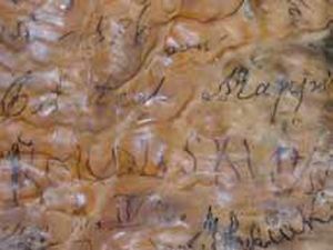 Автографы посетителей пещеры Вертеба..jpg
