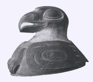 Боевой шлем с изображением орла.png