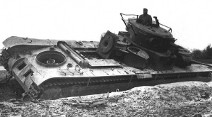 Т-35, брошенный экипажем из-за неисправности. Западная Украина, июль 1941 г..jpg