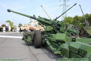Trajan 155mm 52 caliber towed gun artillery system Nexter France French defense industry military equipment 005.jpg