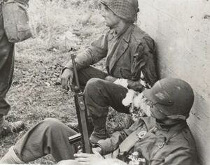 Lt Robert L. Hering with wounded from the 5th infantry division. Photograph provided by Joshua Kerner.jpg