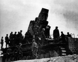 Moersergeraet 040 Karl ведёт огонь по Севастополю, июнь 1942 года..jpg