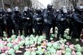 Киевские полицейские и игрушечные свиньи на антикоррупционной демонстрации перед АП Украины 16 марта 2019 г..jpg