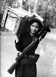 Female-viet-cong-soldiers-9.jpg
