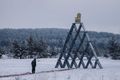 Инсталляция «Стабильность» из щитов ОМОНа, с троном на вершине, окраина екатеринбурга, 2012 г. Автор Тимофей Радя.jpg