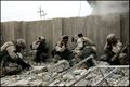 Морская пехота США за укрытием во время боев за Фаллуджу. Ирак. Аль-Анбар мухафаза. Фаллуджа. 17 ноября 2004 г..jpg