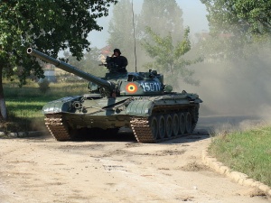800px-Romanian T-72M tank.jpg