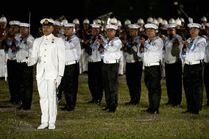 Tongan Navy honor guard for Mike Mullen 2010-11-09.jpg