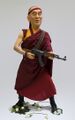 Далай-лама XIV, вооруженный АК. Скульптура современного художника Еугенио Мерино.jpg