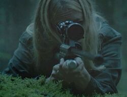 Jordskott-S01E06-TranqGun-3.jpg