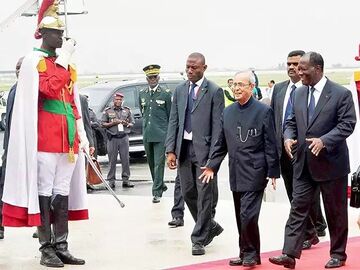 President Pranab Mukherjee's maiden visit to Abidjan 15 b.yz 2016.jpg