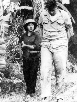 Female-viet-cong-soldiers-13.jpg