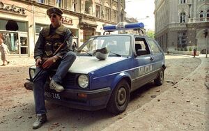 Боец боснийской территориальной обороны во время осады Сараева. 1990-е годы..jpg