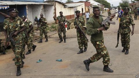 Soldat-militaire-arme-burundi-manifestation.jpg