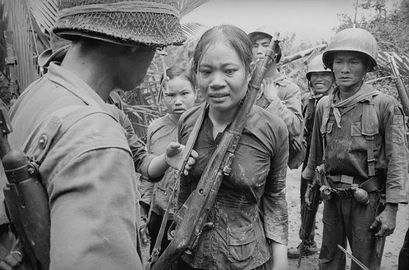 Female-viet-cong-soldiers-29.jpg
